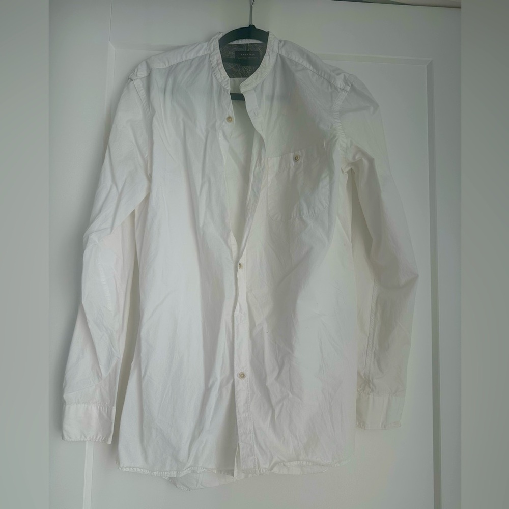 Men’s white collared Zara shirt